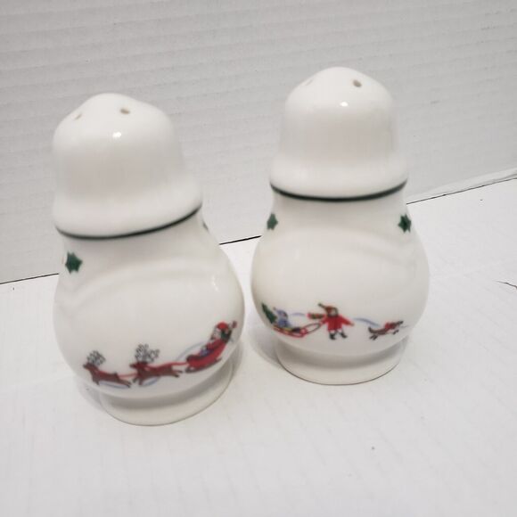 Pfaltzgraff Snow Village Salt and Pepper Shaker Set Christmas Holiday Vintage - Picture 1 of 8